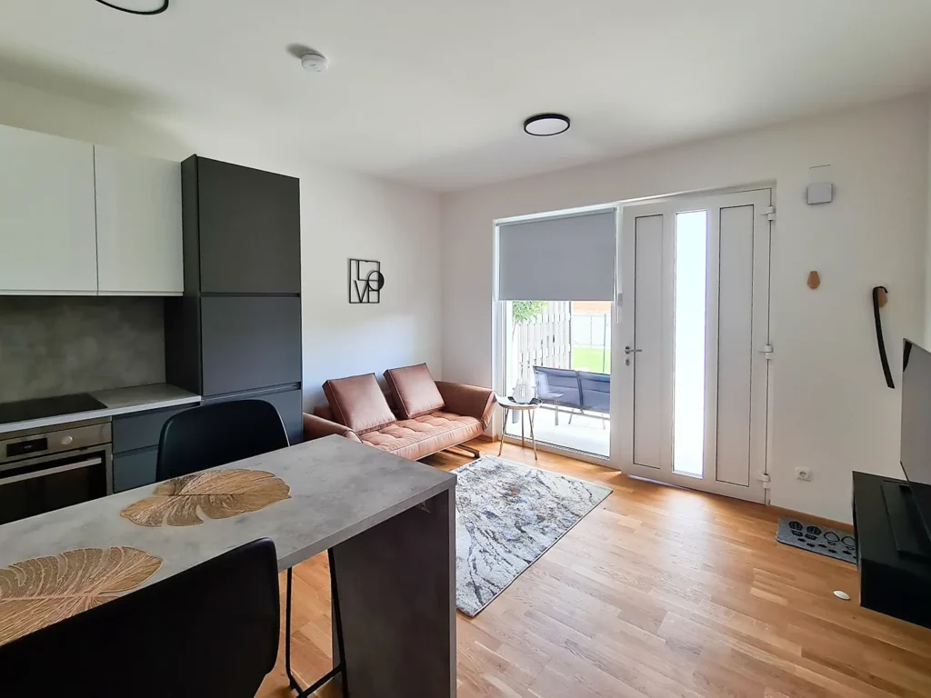 Love Suite in Mörbisch am See: Wohnküche mit Terrassentür