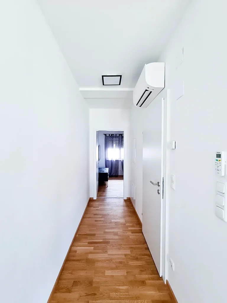 Love Suite in Mörbisch am See: Vorraum mit Klimaanlage
