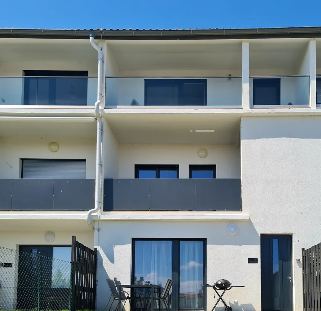 Family Suite in Mörbisch am See: Hausansicht mit Garten