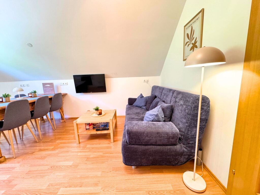 Apartment BergWiese 225 in Donnersbachwald: Wohnbereich mit Essplatz