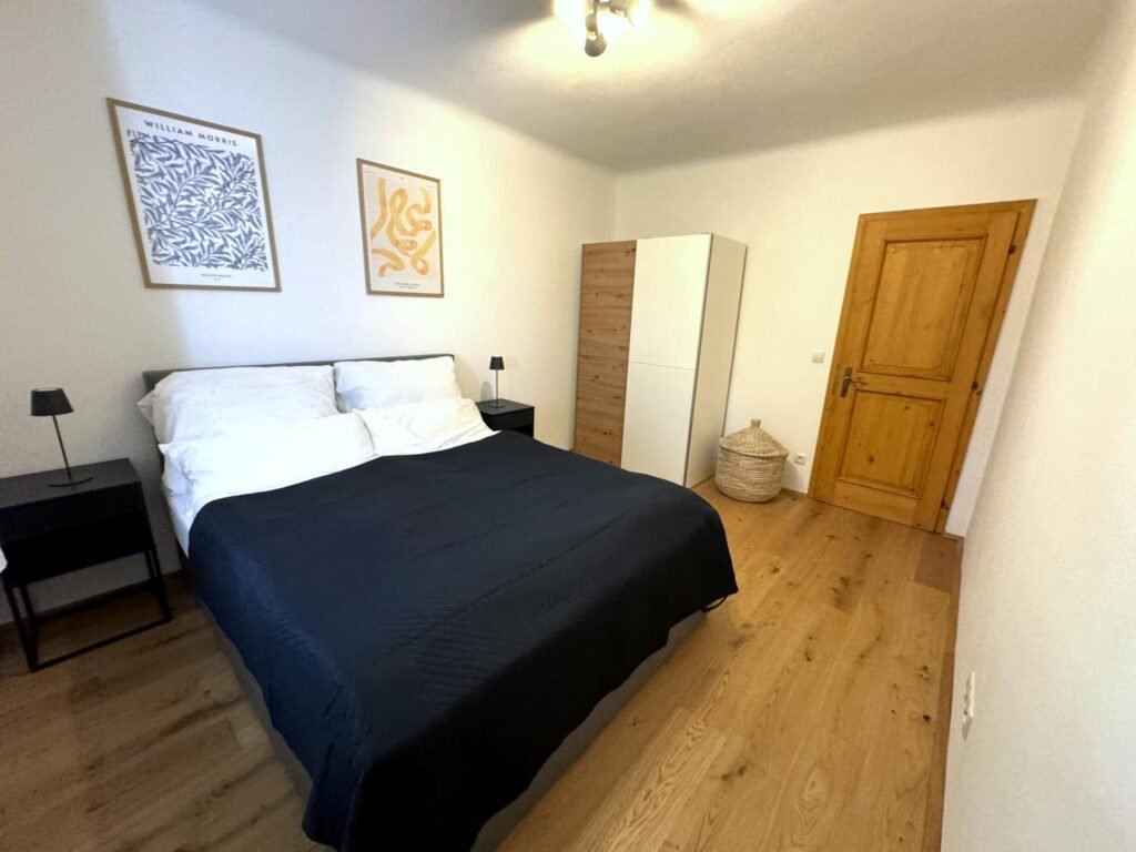 Ferienhaus Panorama in Gamlitz: Schlafzimmer mit Kasten